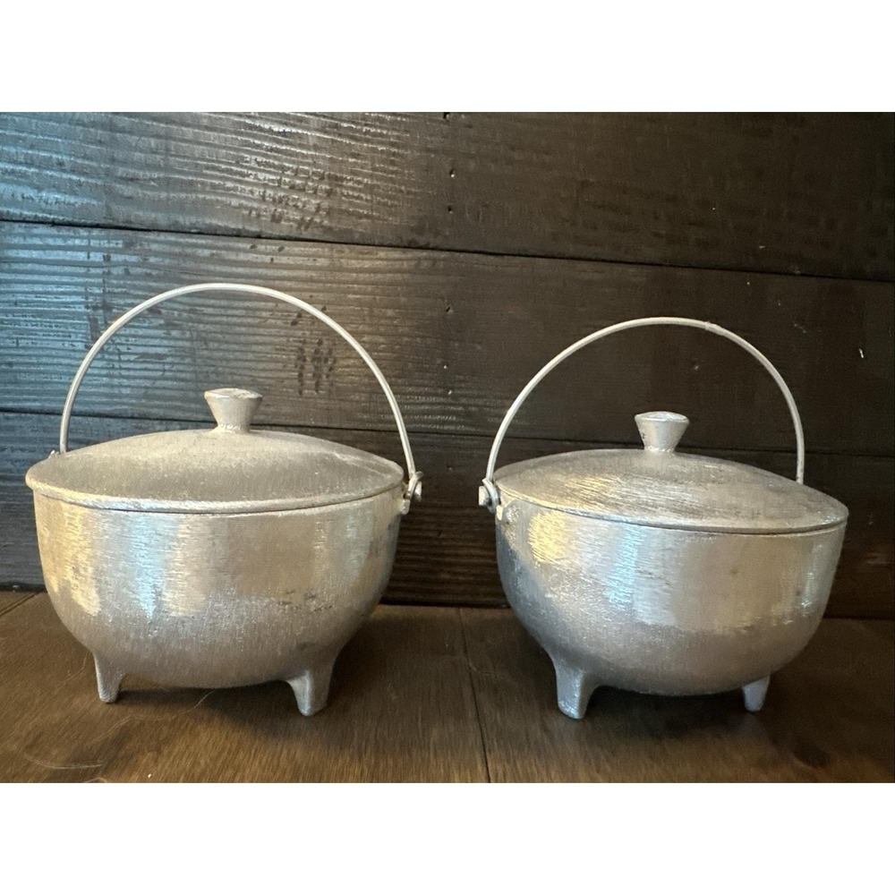 2x Vintage Cast Aluminum Service Ideas Inc. MPLS Minn. Country Kettles W/‎ Lids.